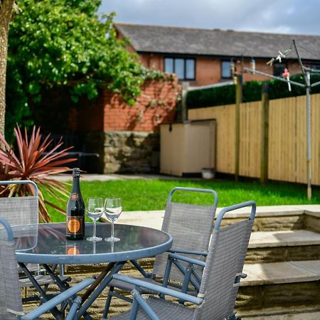 Free Parking - Heart Of The City - Superb Townhouse & Garden - Peaceful Area But Only 5Min Walk To Beach, Shops, Bars, Arena, Marina, Parks スウォンジー エクステリア 写真