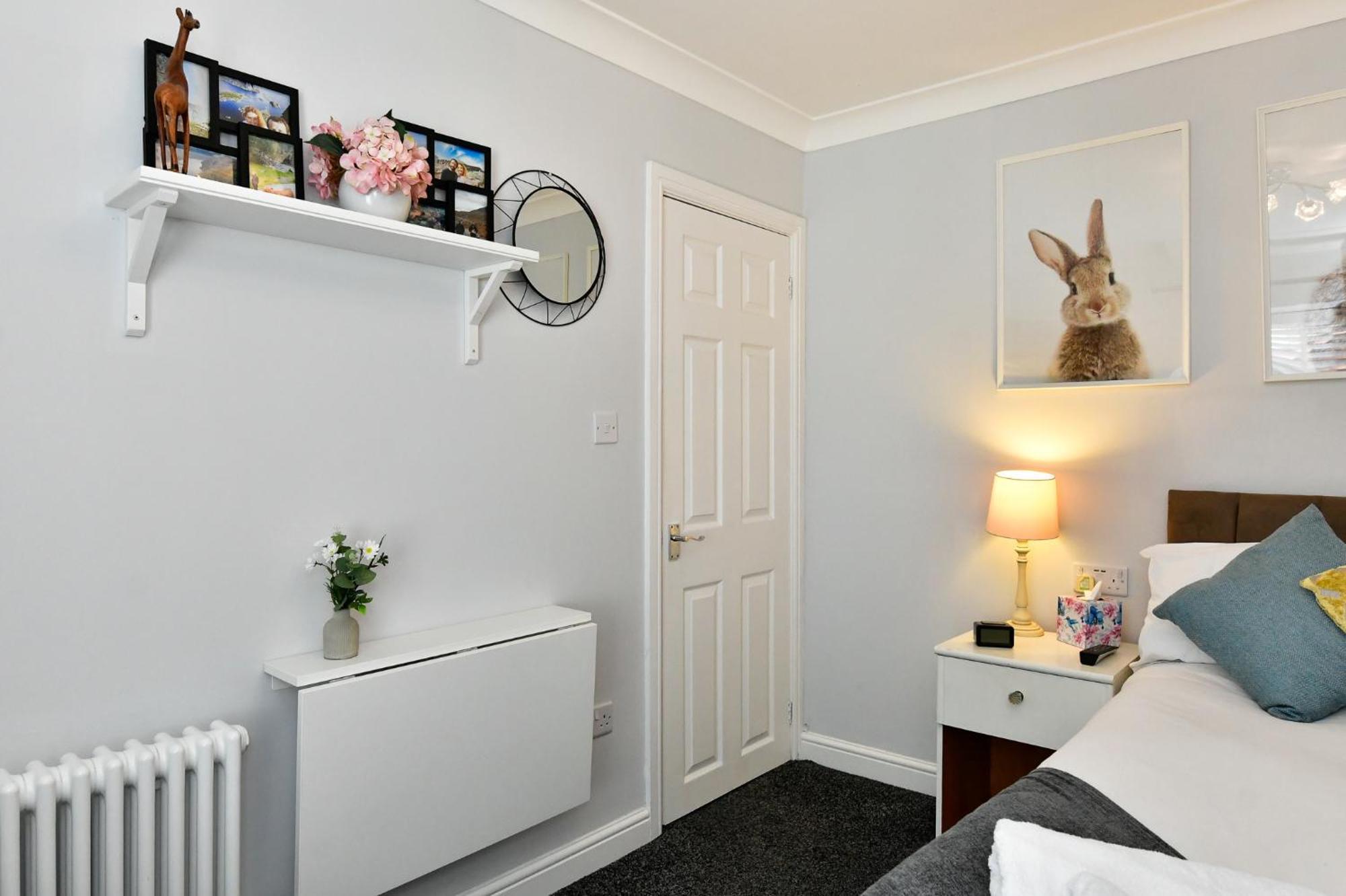 Free Parking - Heart Of The City - Superb Townhouse & Garden - Peaceful Area But Only 5Min Walk To Beach, Shops, Bars, Arena, Marina, Parks スウォンジー エクステリア 写真