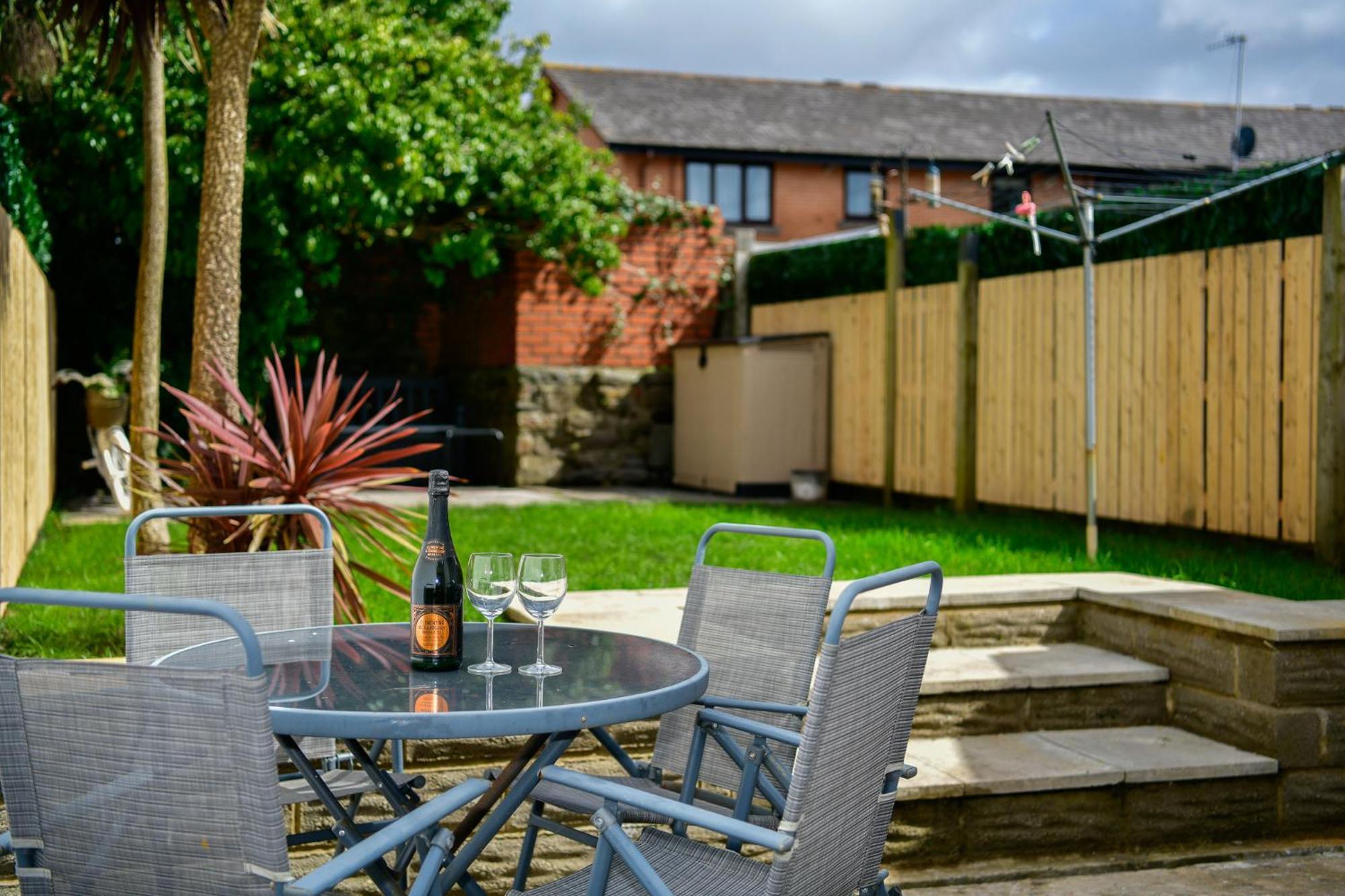 Free Parking - Heart Of The City - Superb Townhouse & Garden - Peaceful Area But Only 5Min Walk To Beach, Shops, Bars, Arena, Marina, Parks スウォンジー エクステリア 写真