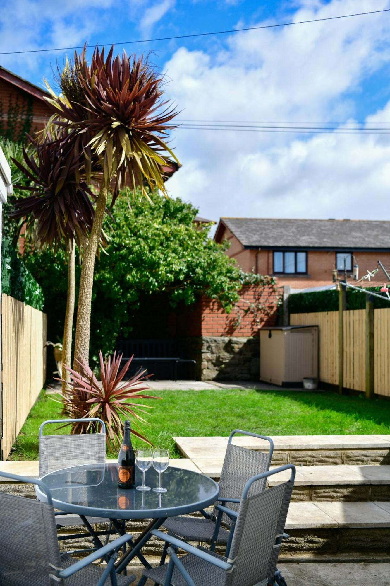 Free Parking - Heart Of The City - Superb Townhouse & Garden - Peaceful Area But Only 5Min Walk To Beach, Shops, Bars, Arena, Marina, Parks スウォンジー エクステリア 写真
