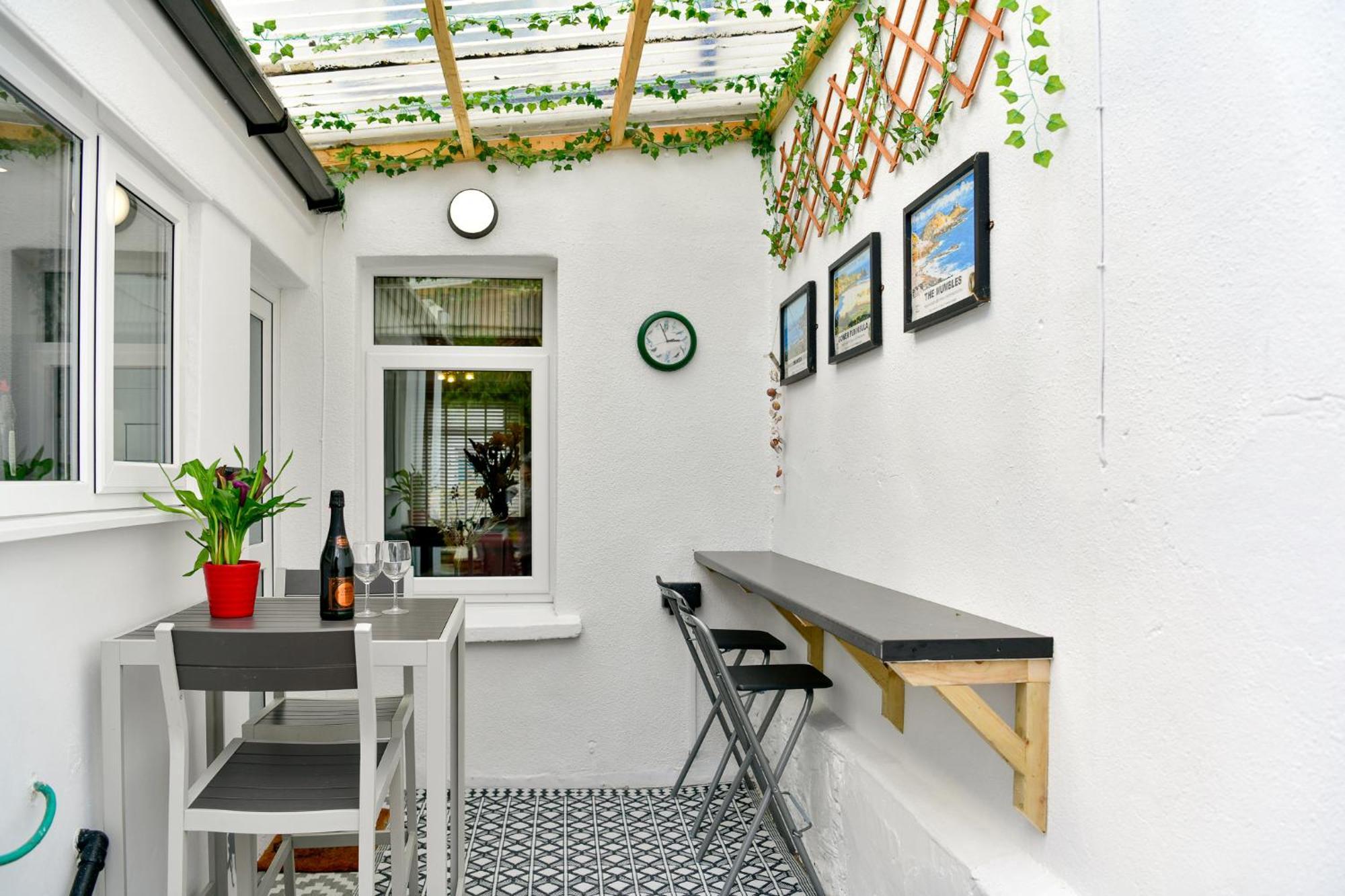 Free Parking - Heart Of The City - Superb Townhouse & Garden - Peaceful Area But Only 5Min Walk To Beach, Shops, Bars, Arena, Marina, Parks スウォンジー エクステリア 写真