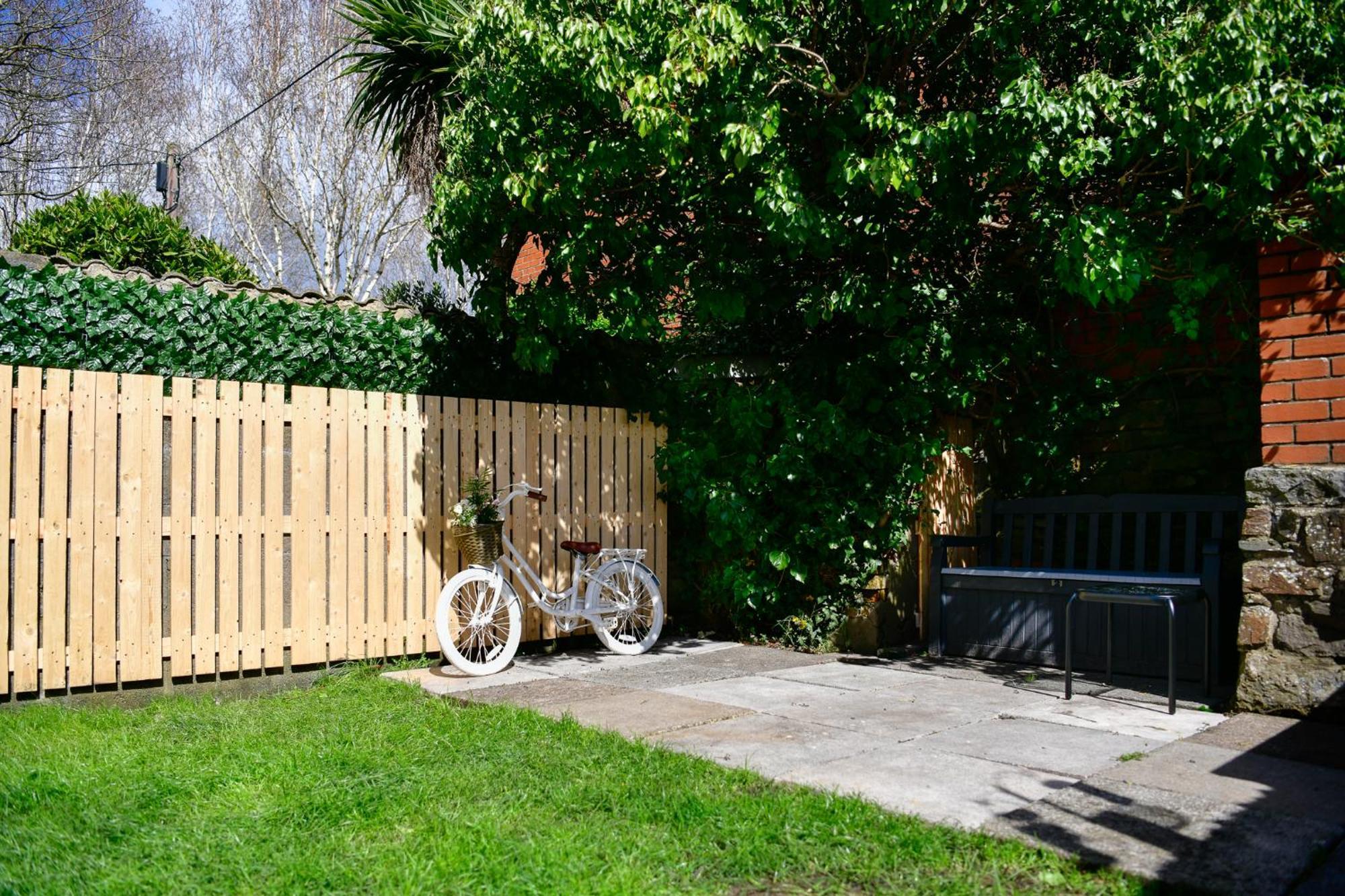 Free Parking - Heart Of The City - Superb Townhouse & Garden - Peaceful Area But Only 5Min Walk To Beach, Shops, Bars, Arena, Marina, Parks スウォンジー エクステリア 写真